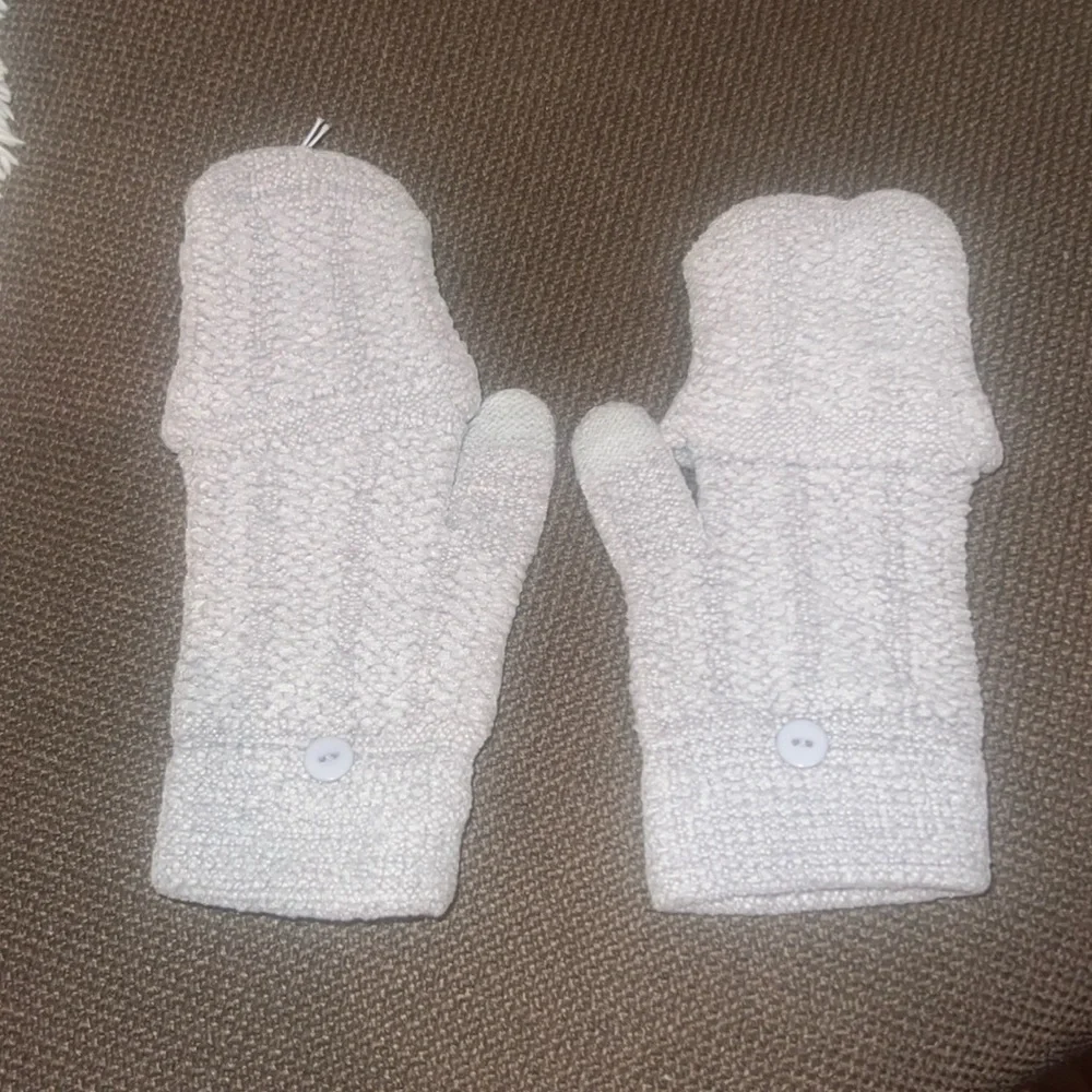Claire’s grey mittens finger holes gray gloves 🧤 soft warm one size fits all OS